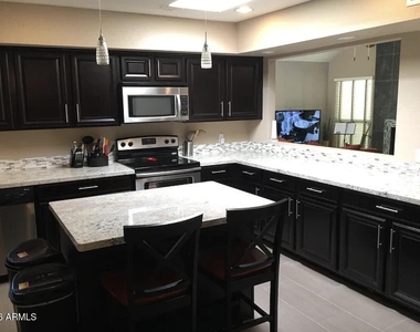 307 E Embassy Street - Photo Thumbnail 4