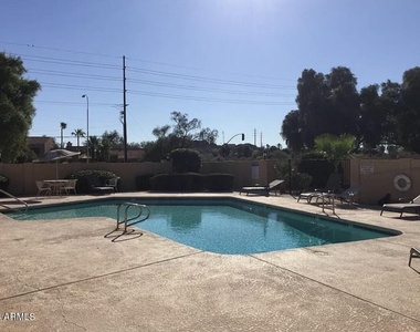 307 E Embassy Street - Photo Thumbnail 2