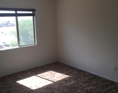 306 S Cactus Street - Photo Thumbnail 3