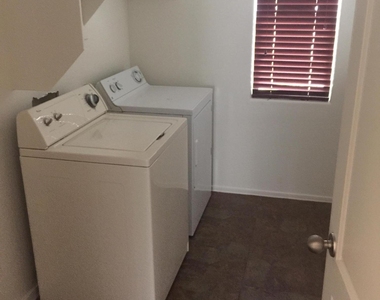 306 S Cactus Street - Photo Thumbnail 4