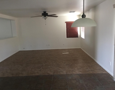 306 S Cactus Street - Photo Thumbnail 2