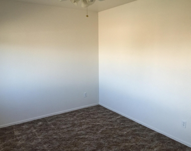 306 S Cactus Street - Photo Thumbnail 8