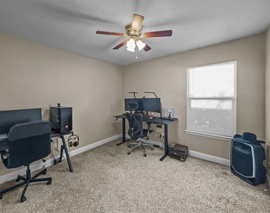 924 Meadow Mead Drive - Photo Thumbnail 13