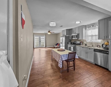 924 Meadow Mead Drive - Photo Thumbnail 5