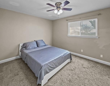 924 Meadow Mead Drive - Photo Thumbnail 8