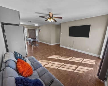 924 Meadow Mead Drive - Photo Thumbnail 4