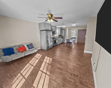 924 Meadow Mead Drive - Photo Thumbnail 3