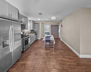 924 Meadow Mead Drive - Photo Thumbnail 2