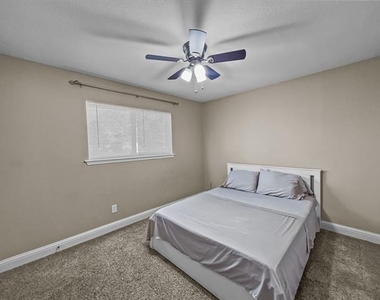 924 Meadow Mead Drive - Photo Thumbnail 7