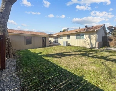 924 Meadow Mead Drive - Photo Thumbnail 16