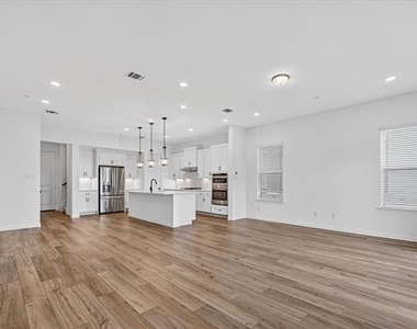 1183 Doris May Drive - Photo Thumbnail 4