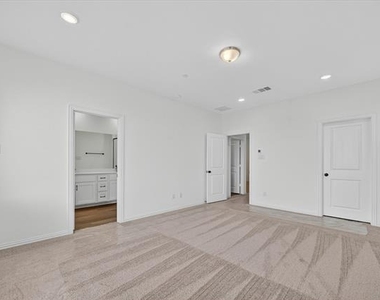 1183 Doris May Drive - Photo Thumbnail 20