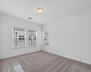 1183 Doris May Drive - Photo Thumbnail 13