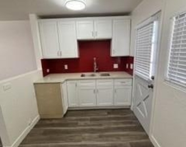 502 E Cody Drive - Photo Thumbnail 9