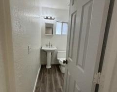 502 E Cody Drive - Photo Thumbnail 11