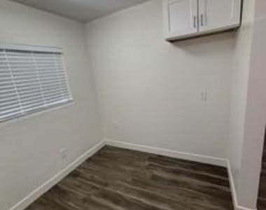 502 E Cody Drive - Photo Thumbnail 7