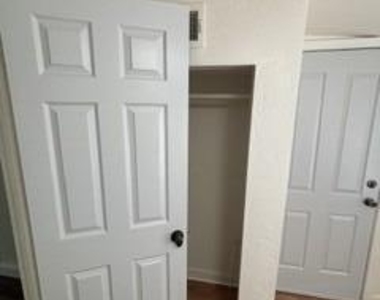 502 E Cody Drive - Photo Thumbnail 27