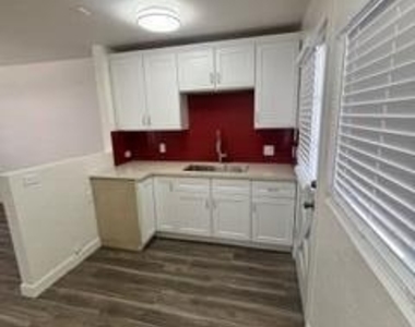 502 E Cody Drive - Photo Thumbnail 8