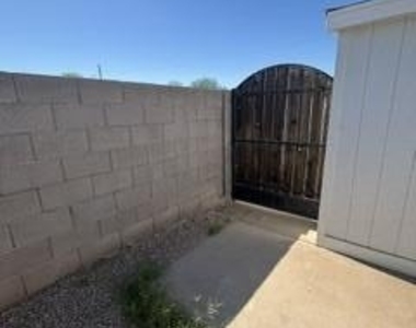 502 E Cody Drive - Photo Thumbnail 25