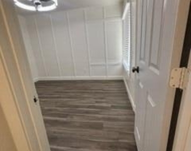 502 E Cody Drive - Photo Thumbnail 16
