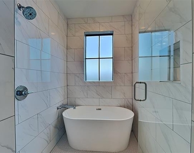 112 E Oscar Drive - Photo Thumbnail 4