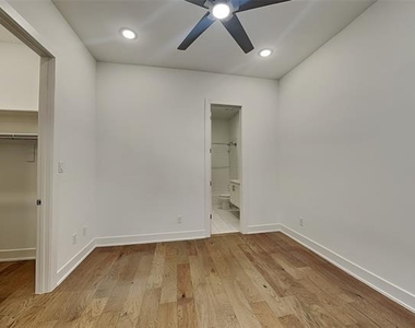 112 E Oscar Drive - Photo Thumbnail 10