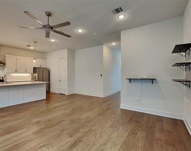 112 E Oscar Drive - Photo Thumbnail 9