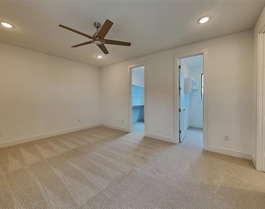 112 E Oscar Drive - Photo Thumbnail 5