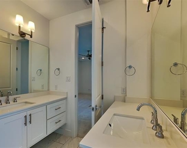 112 E Oscar Drive - Photo Thumbnail 12