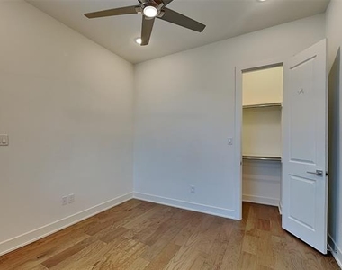 112 E Oscar Drive - Photo Thumbnail 2