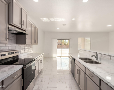 24409 W Sheraton Lane - Photo Thumbnail 13