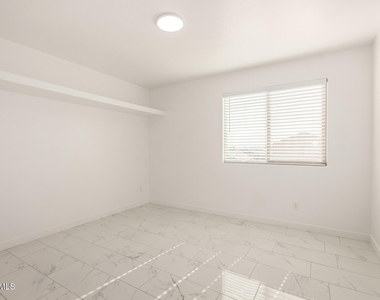 24409 W Sheraton Lane - Photo Thumbnail 29