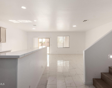24409 W Sheraton Lane - Photo Thumbnail 14