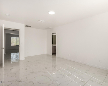 24409 W Sheraton Lane - Photo Thumbnail 17