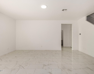 24409 W Sheraton Lane - Photo Thumbnail 8