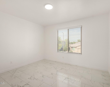 24409 W Sheraton Lane - Photo Thumbnail 23