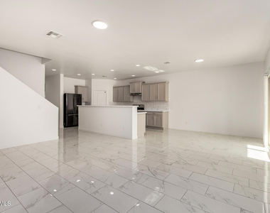 24409 W Sheraton Lane - Photo Thumbnail 7