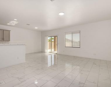 24409 W Sheraton Lane - Photo Thumbnail 6