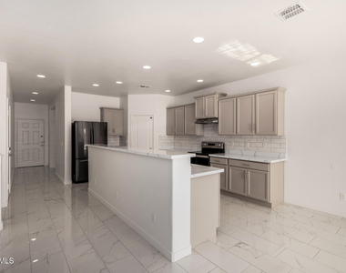 24409 W Sheraton Lane - Photo Thumbnail 10