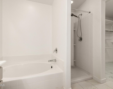 24409 W Sheraton Lane - Photo Thumbnail 19