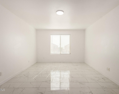 24409 W Sheraton Lane - Photo Thumbnail 16
