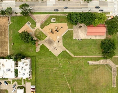 4616 Steel Street - Photo Thumbnail 15