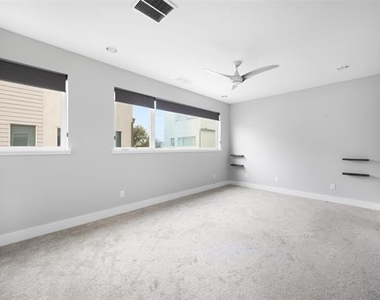 4616 Steel Street - Photo Thumbnail 3