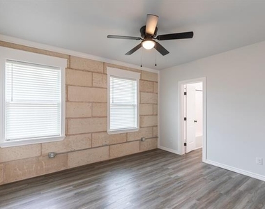 381 Kristie Path - Photo Thumbnail 9