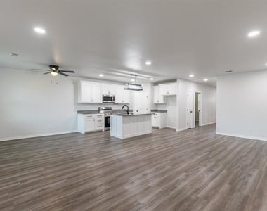 381 Kristie Path - Photo Thumbnail 4