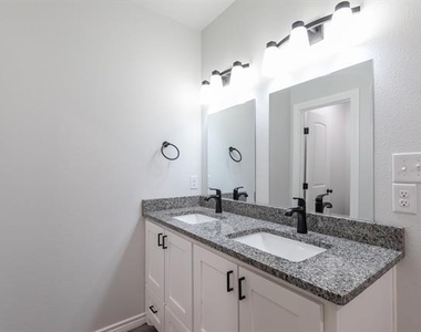 381 Kristie Path - Photo Thumbnail 13