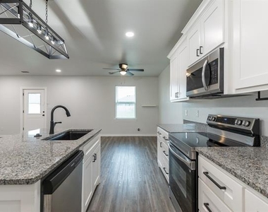 381 Kristie Path - Photo Thumbnail 7