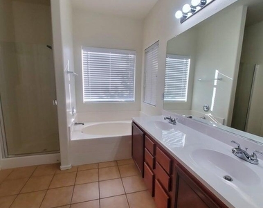 8458 E Edgewood Avenue - Photo Thumbnail 6