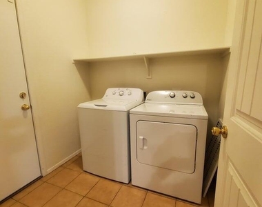 8458 E Edgewood Avenue - Photo Thumbnail 12