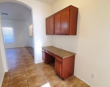 8458 E Edgewood Avenue - Photo Thumbnail 9